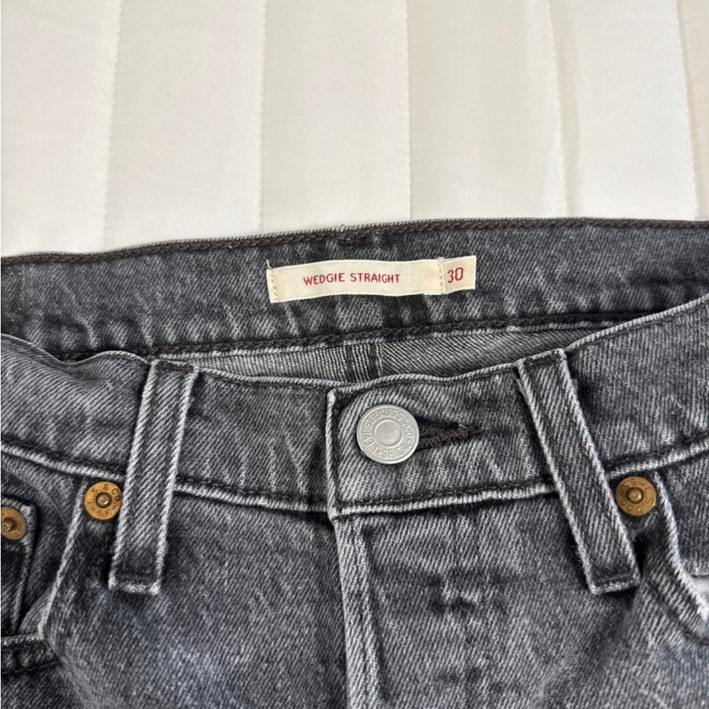 Levi jeans wedgie straight size 30 black jean